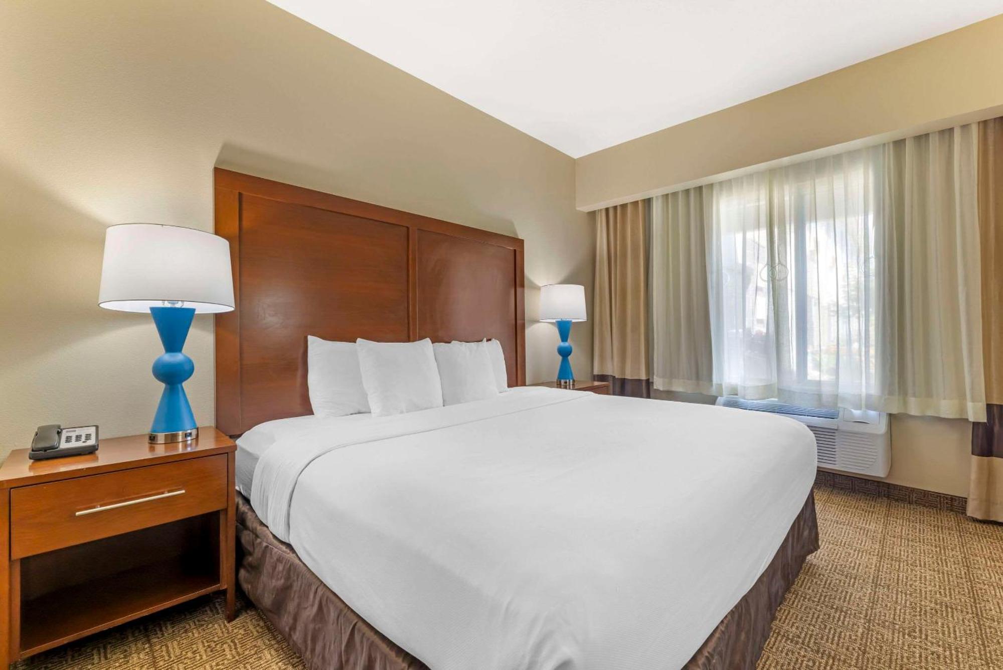 Comfort Suites Near Vancouver Mall Exteriör bild