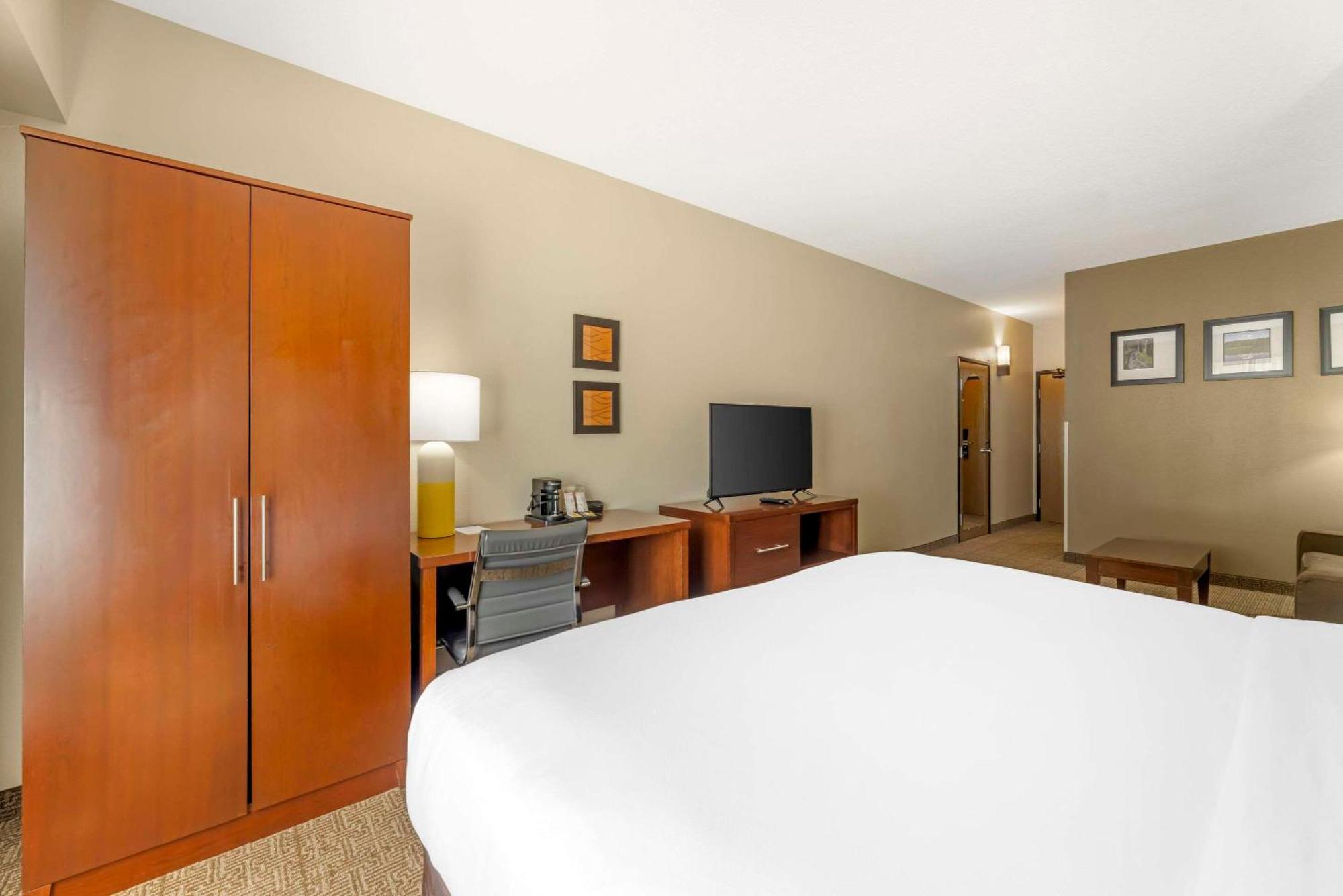 Comfort Suites Near Vancouver Mall Exteriör bild