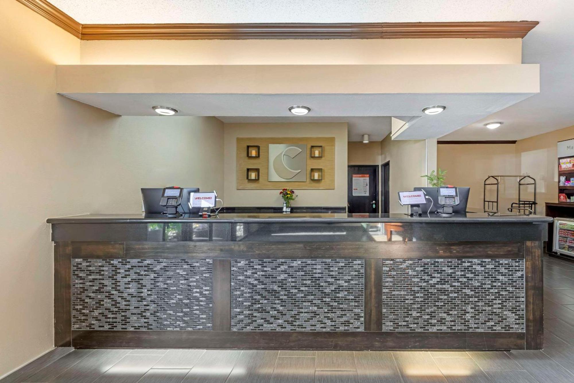 Comfort Suites Near Vancouver Mall Exteriör bild